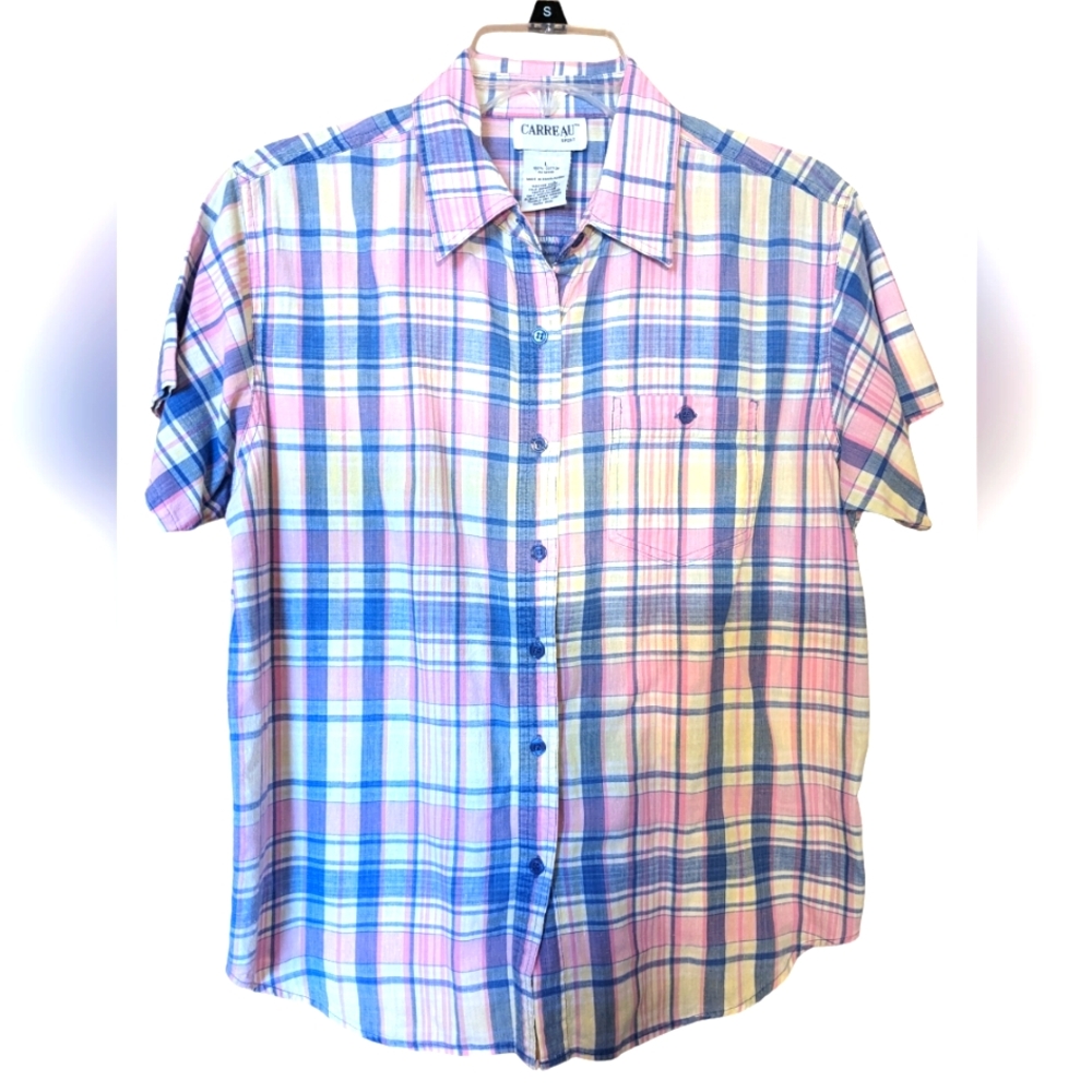 Carreau Sport cotton short sleeve plaid button down shirt with front pocket.